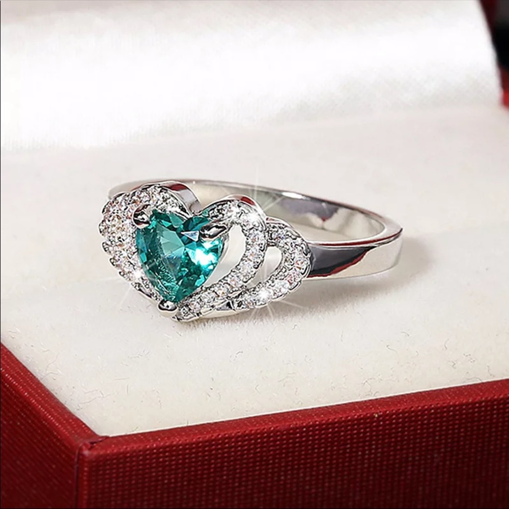 New Women’s 925 Silver Heart Emerald Ring - Picture 5 of 5
